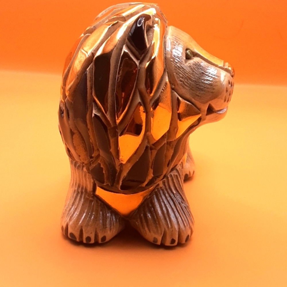 Vintage Handmade Lion by Artesania Rinconada Pottery Highlighted with 18k Gold. - Picture 3 of 7